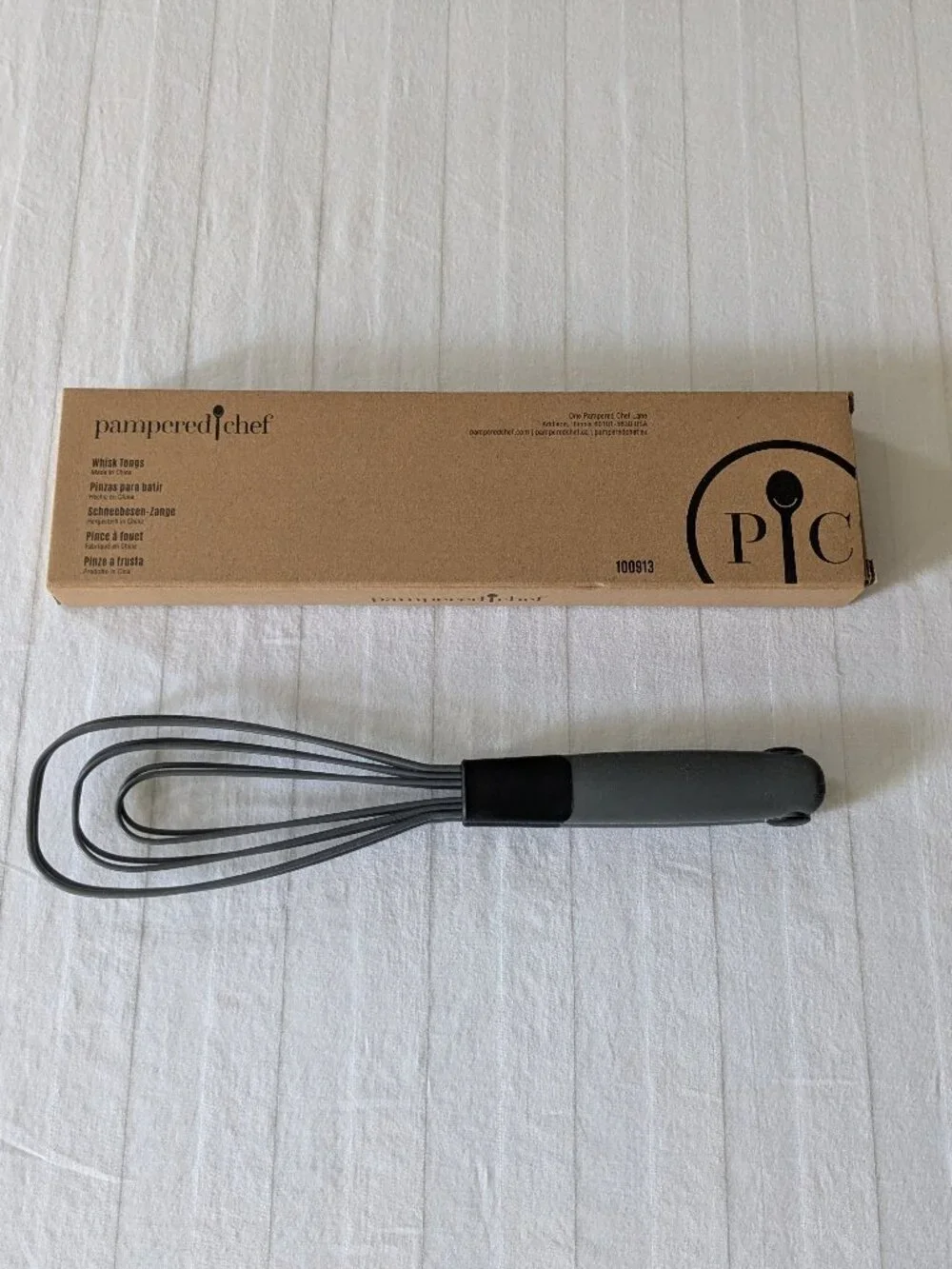NEW Pampered Chef Multipurpose Flat Whisk Tongs